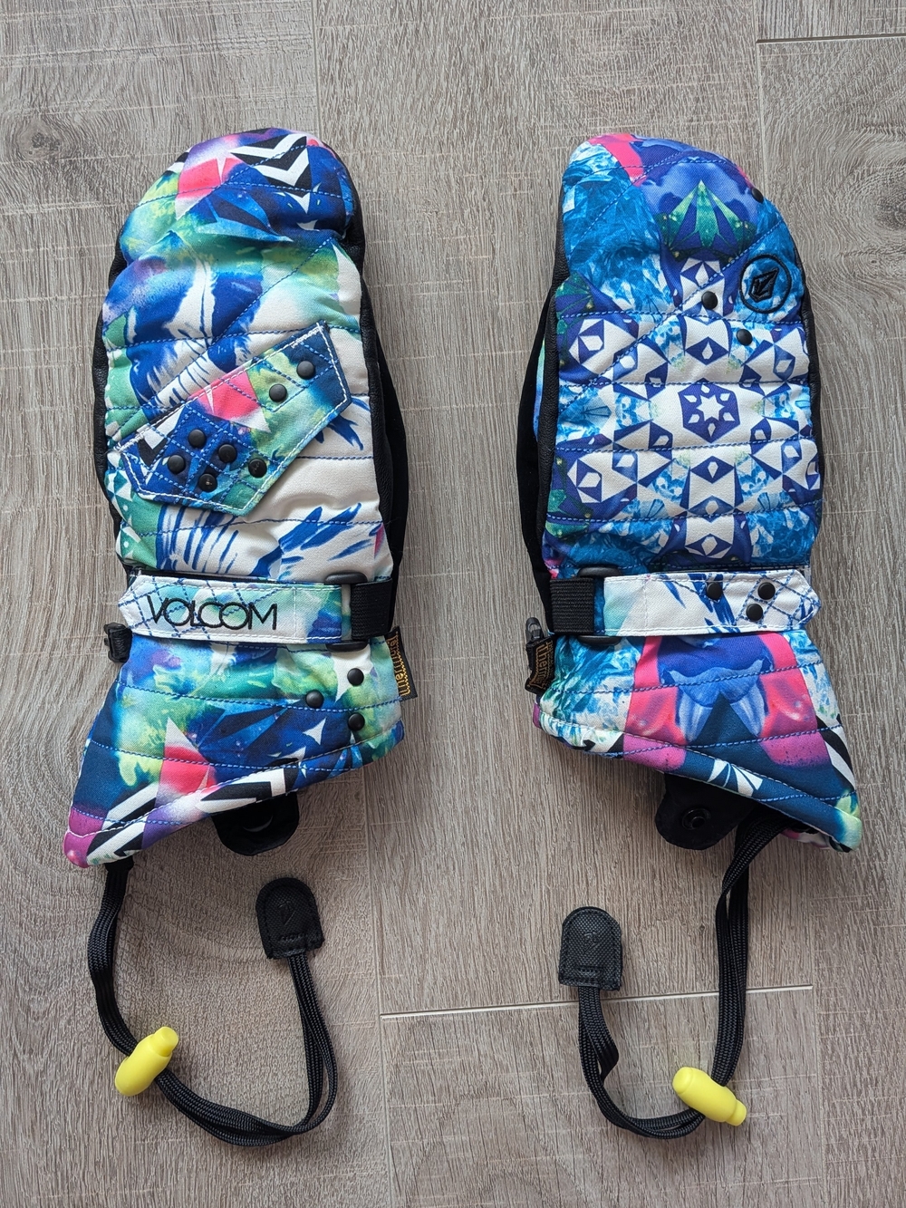 Volcom Thermore Colorful Retro Ski Snowboard Mittens Women Small